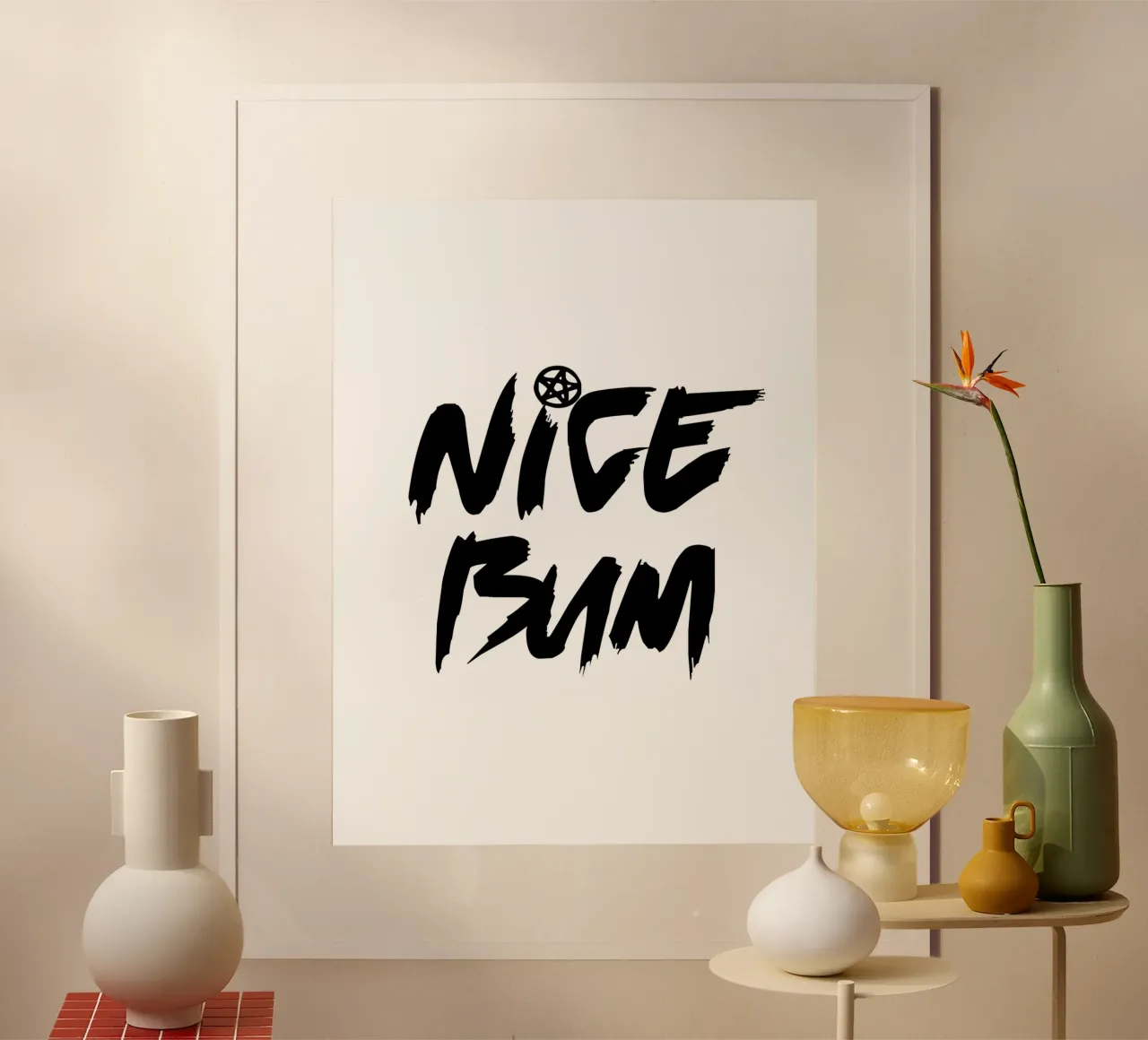 Nice Bum Tipografia moderna ed elegante poster con telaio in alluminio da YV TYPOGRAPHY