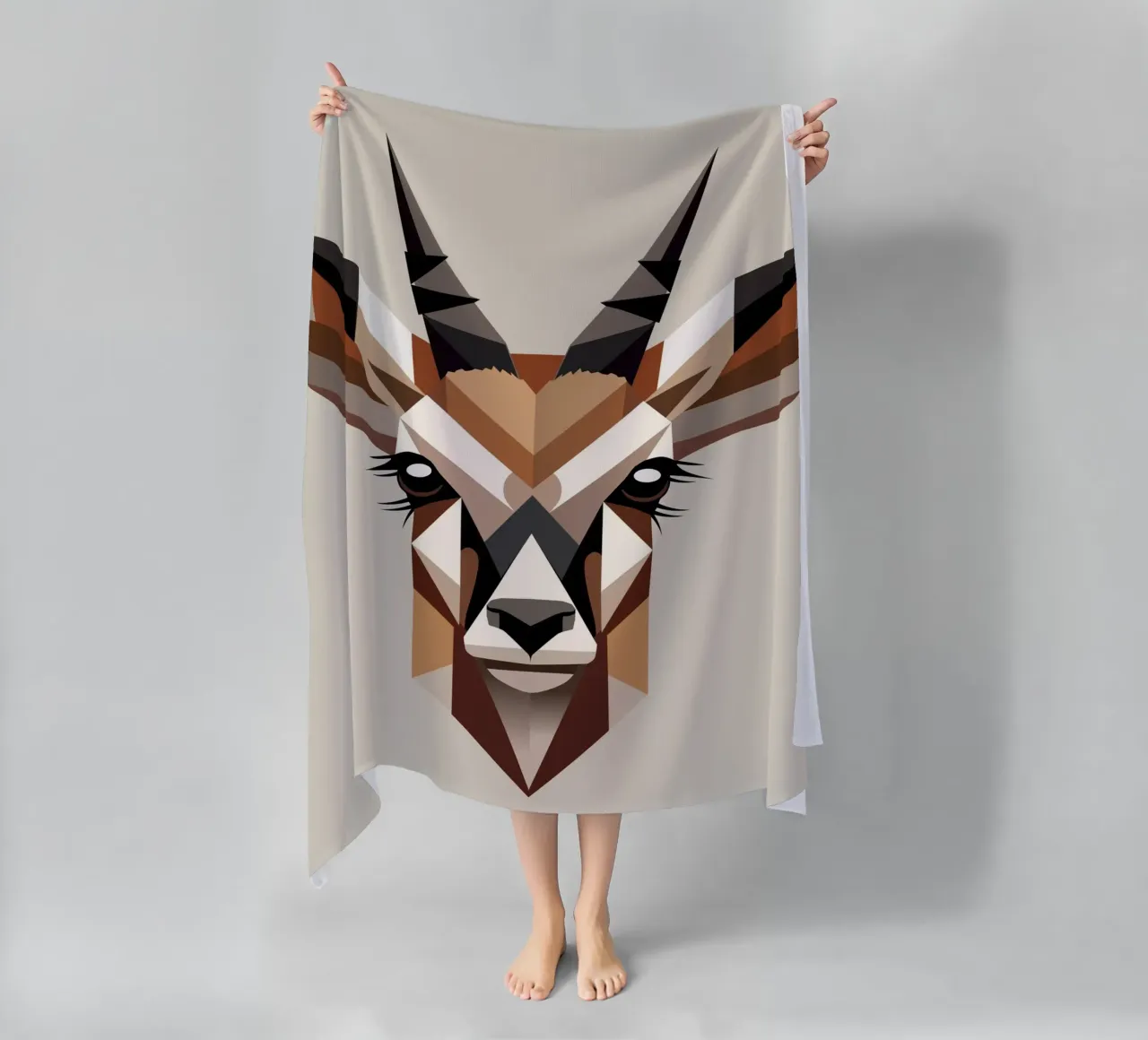 Geometrisch antilopenhoofd - elegantie en wildernis gecombineerd strandhanddoek van namosh