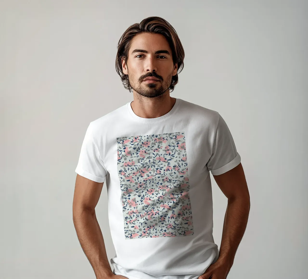 UN/HIDE - Camo Rmady Fathi T-Shirt von Arthelps gGmbH