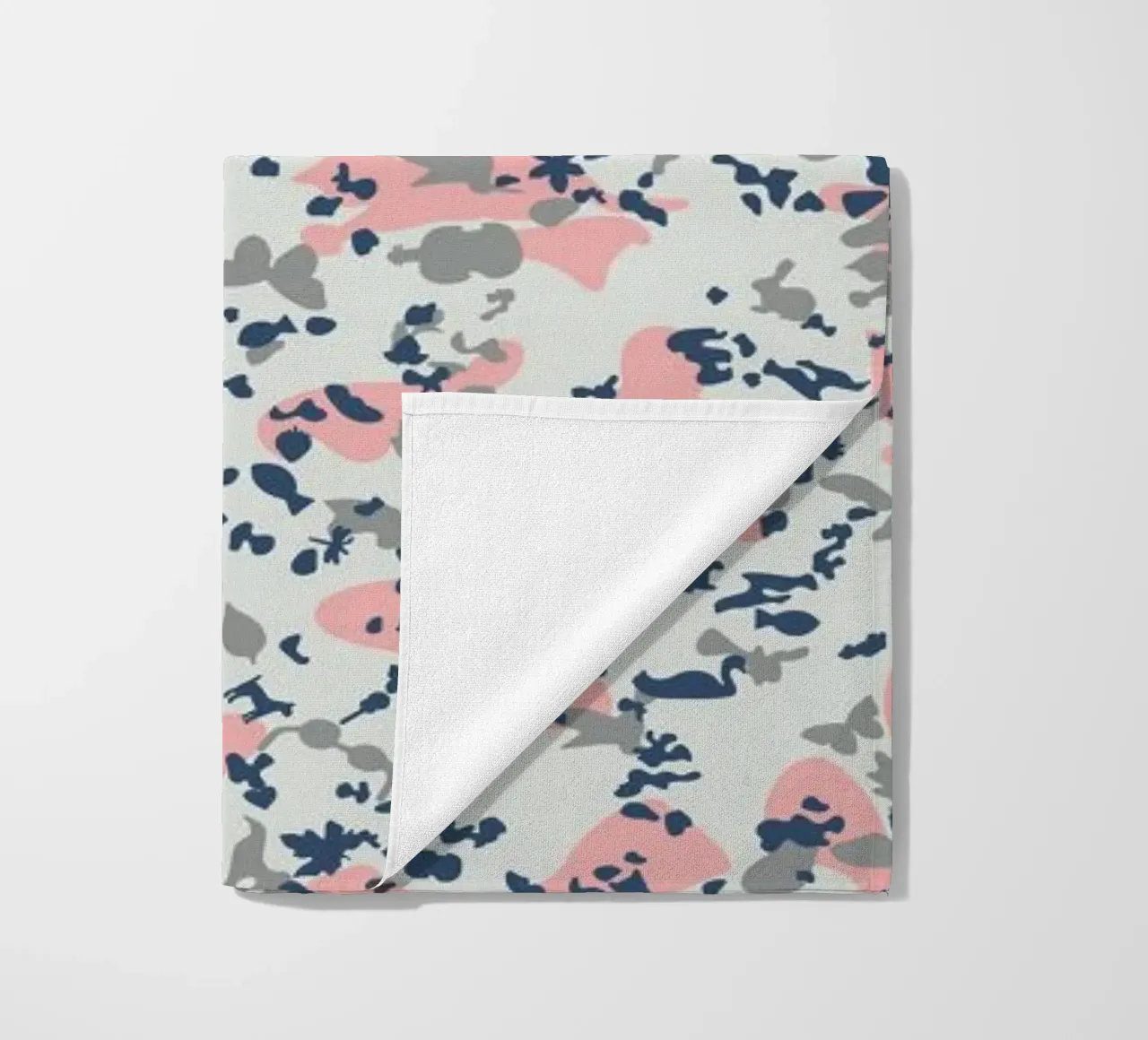 UN/HIDE - Camo Rmady Fathi beach towel by Arthelps gGmbH