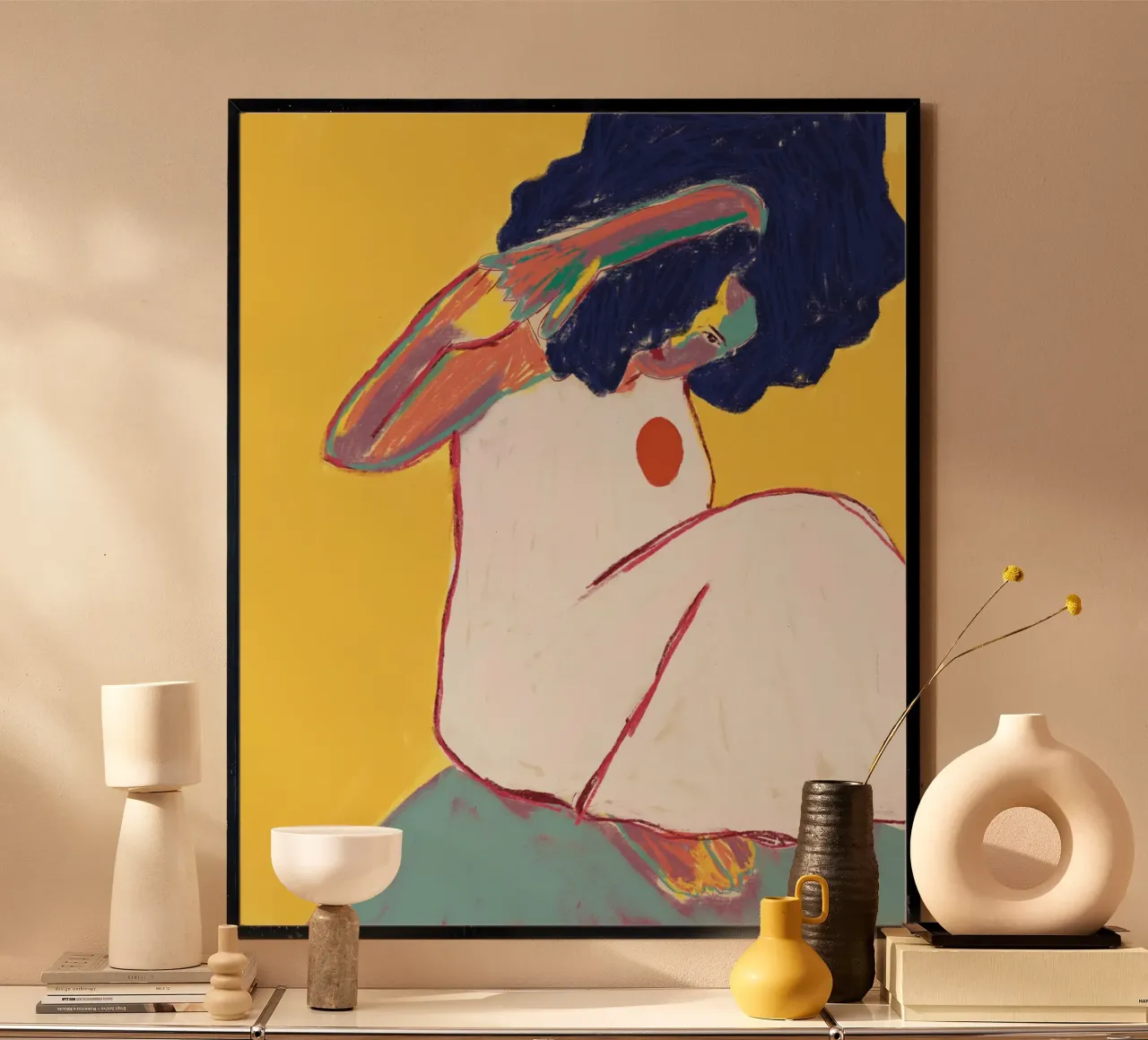 Donna seduta sulla roccia poster con telaio in legno da tainah negreiros