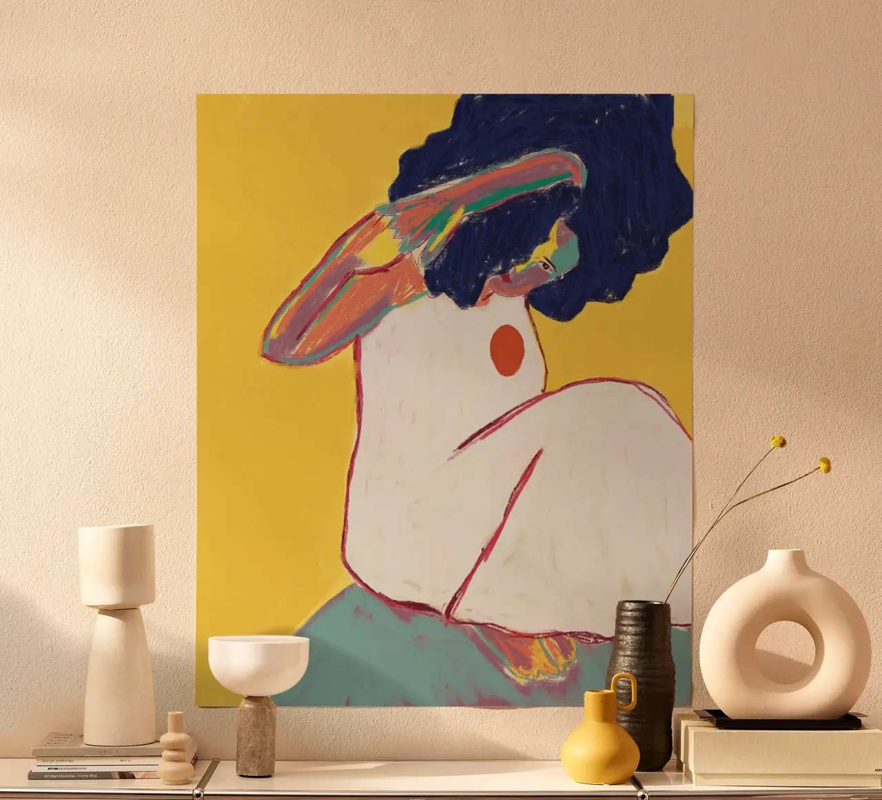 Donna seduta sulla roccia poster con telaio in legno da tainah negreiros