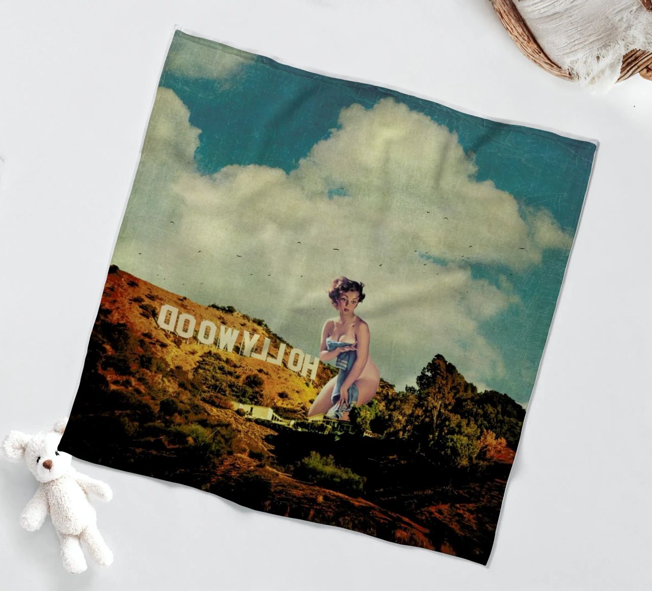 L.A. Pinup coperta in pile da Jason Brueck