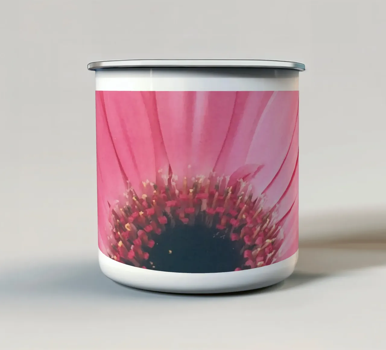 Gerbera Sunrise tazza in smalto da Cassia Beck Photography
