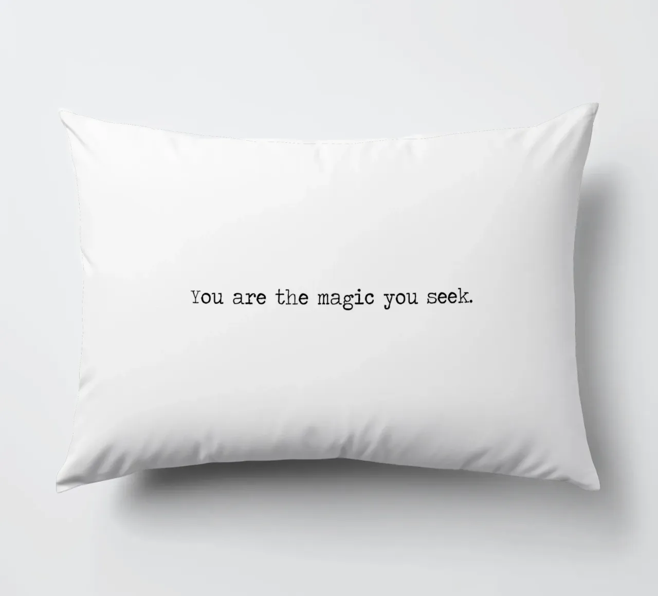 You Are the Magic You Seek - minimalist quote cuscino da Summer Soul Co. - Quotes