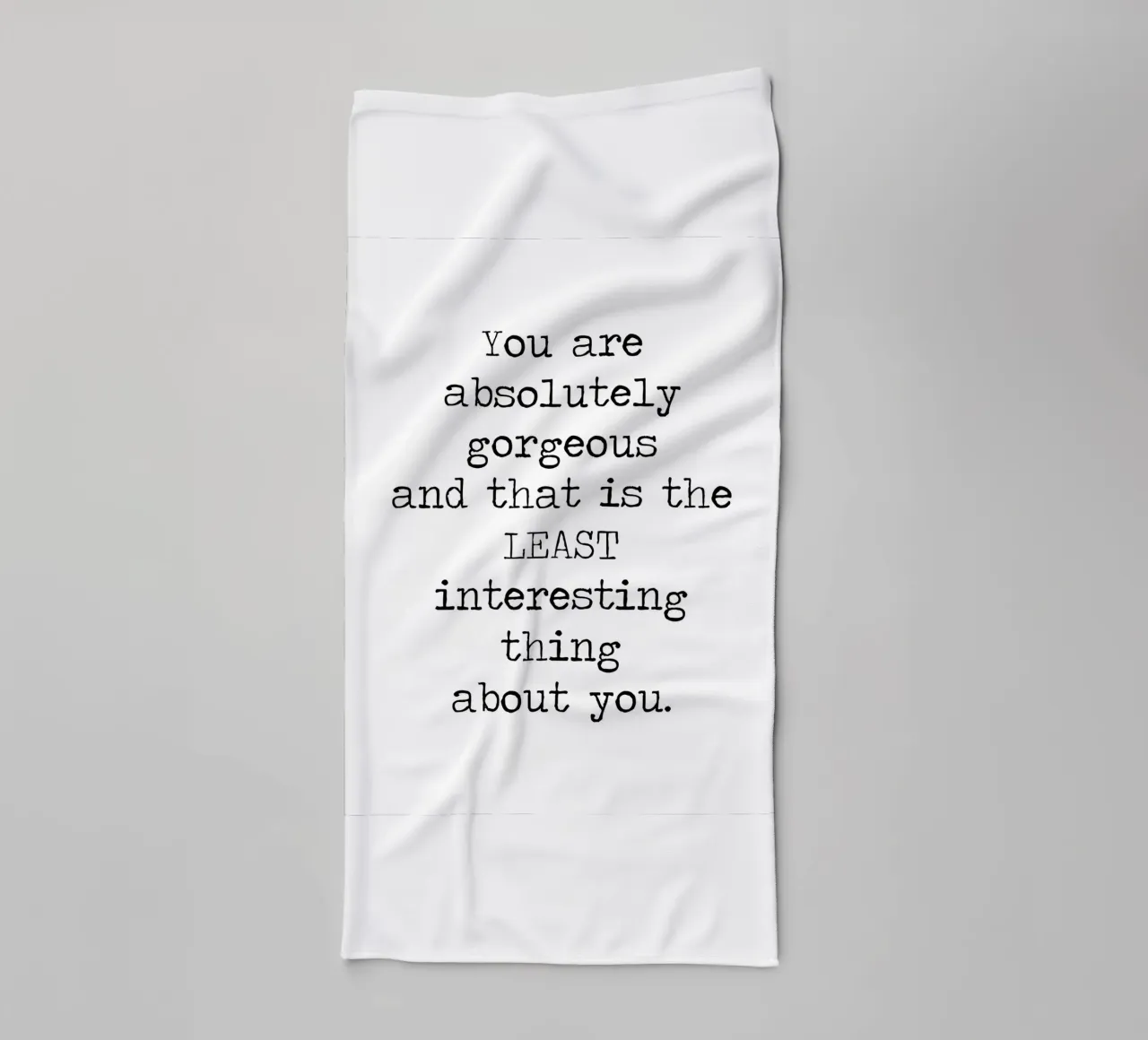 Siete bellissimi e questa è la cosa meno interessante - citazione asciugamano da bagno da Summer Soul Co. - Quotes