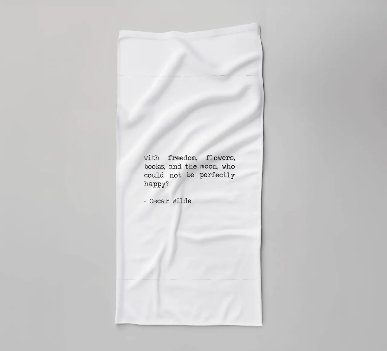 Con i fiori della libertà i libri e la luna - Oscar Wilde Quote asciugamano da bagno da Summer Soul Co. - Quotes
