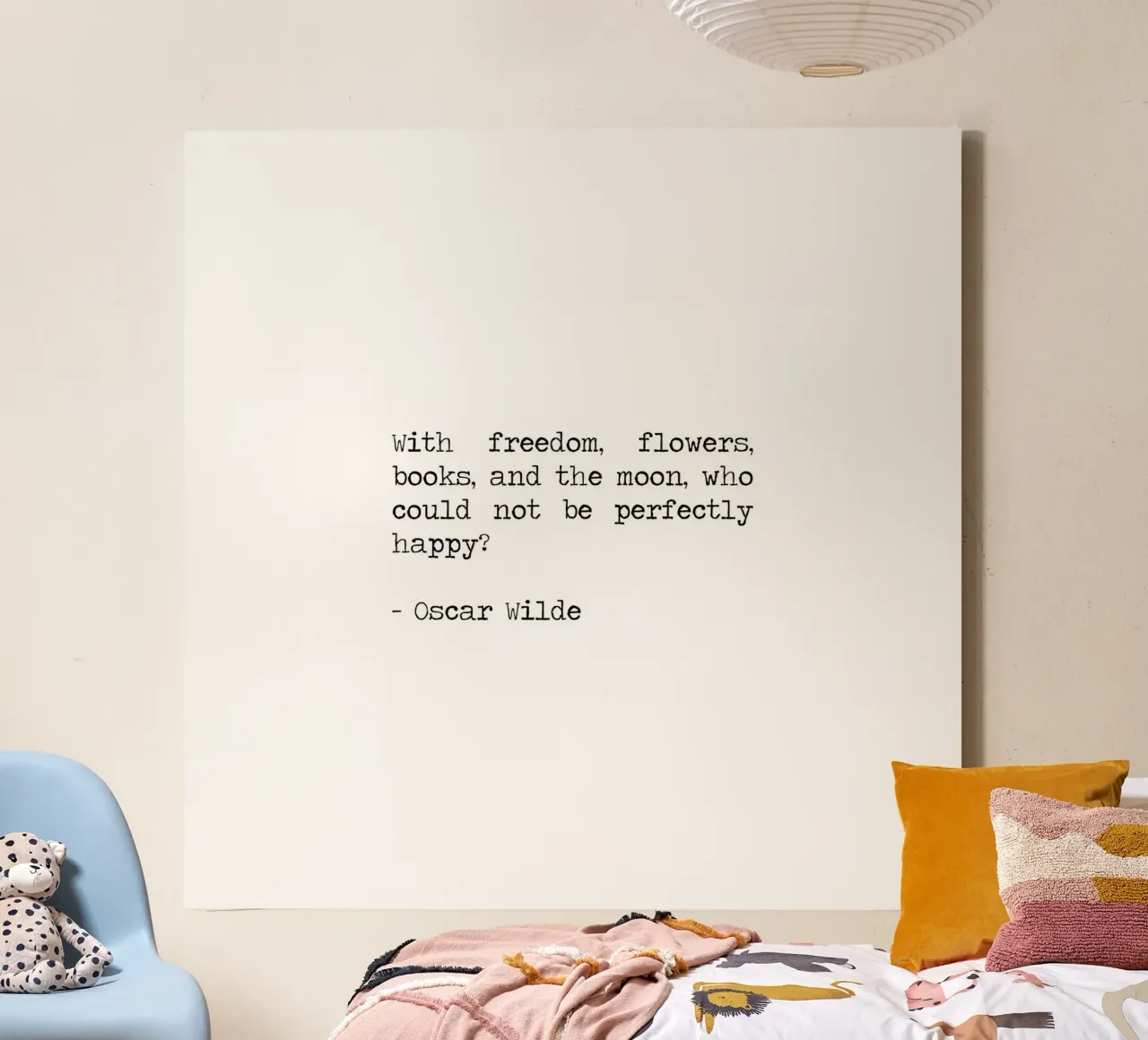 Con i fiori della libertà i libri e la luna - Oscar Wilde Quote tela con Cornice a cassetta da Summer Soul Co. - Quotes