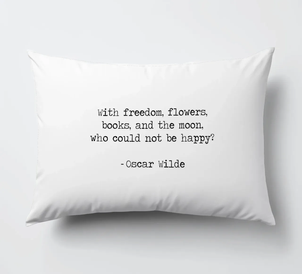 "Con i fiori della libertà i libri e la luna", citazione di Oscar Wilde cuscino da Summer Soul Co. - Quotes