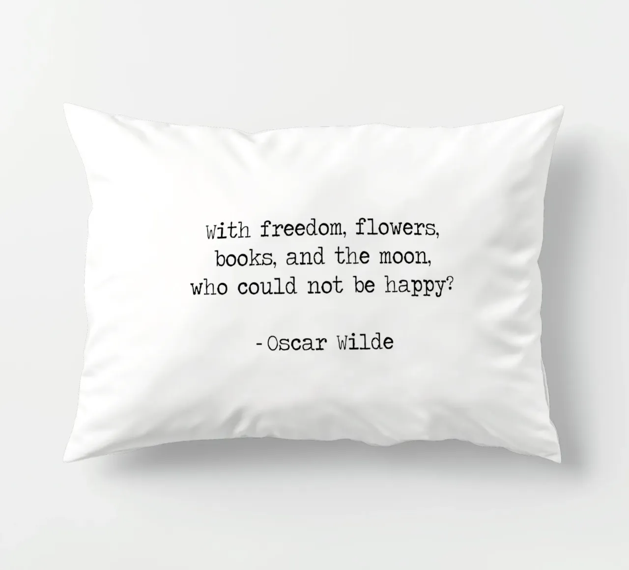"Con i fiori della libertà i libri e la luna", citazione di Oscar Wilde cuscino da Summer Soul Co. - Quotes