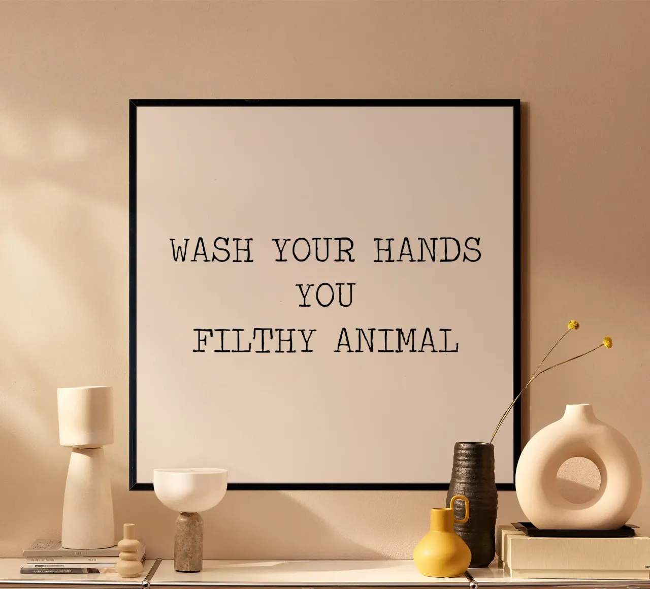 Lavati le mani, sporco animale - citazione dal bagno poster con telaio in alluminio da Summer Soul Co. - Quotes