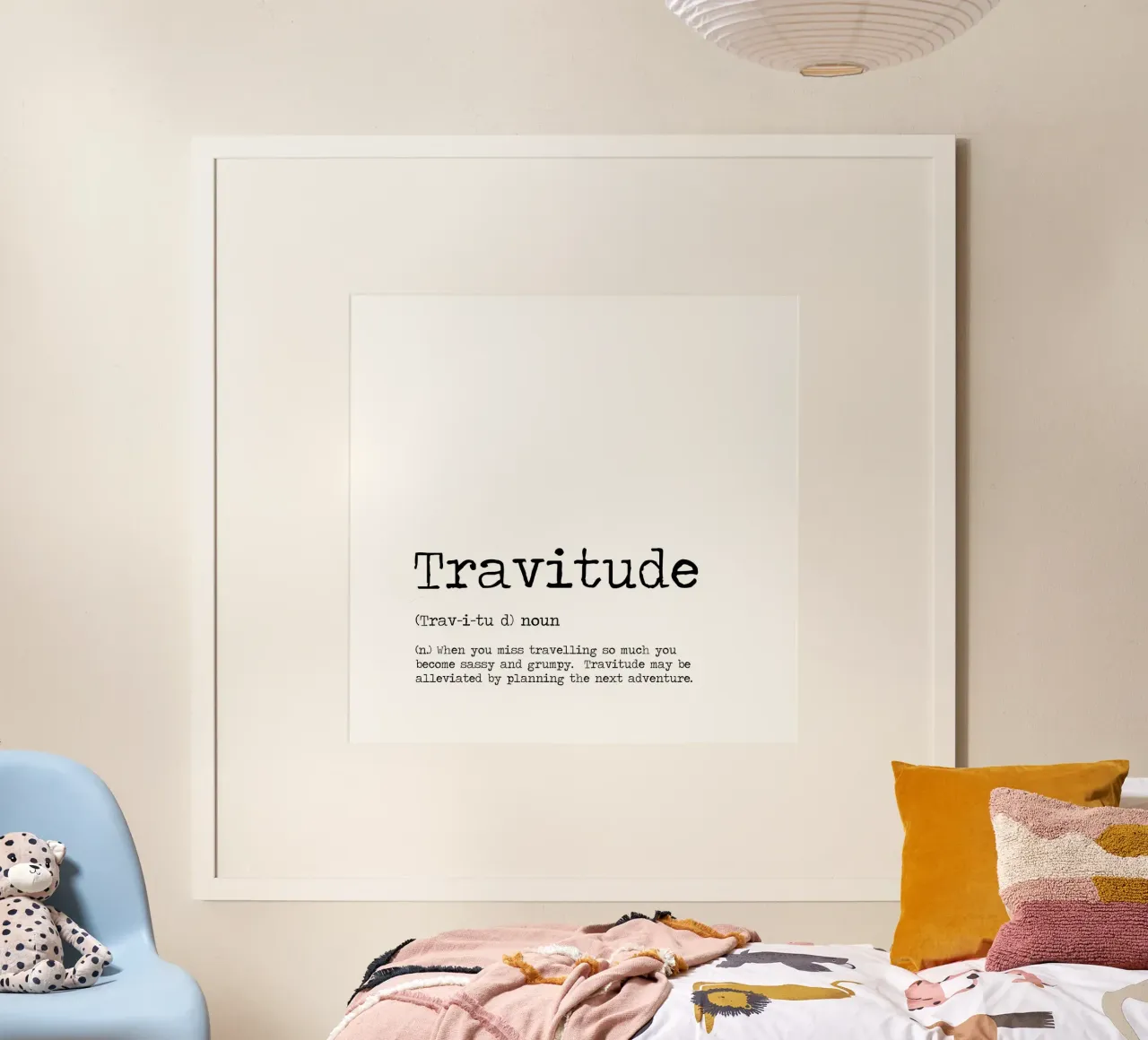 Travitude noun definition black and white travel lover quote poster con telaio in legno da Summer Soul Co. - Quotes
