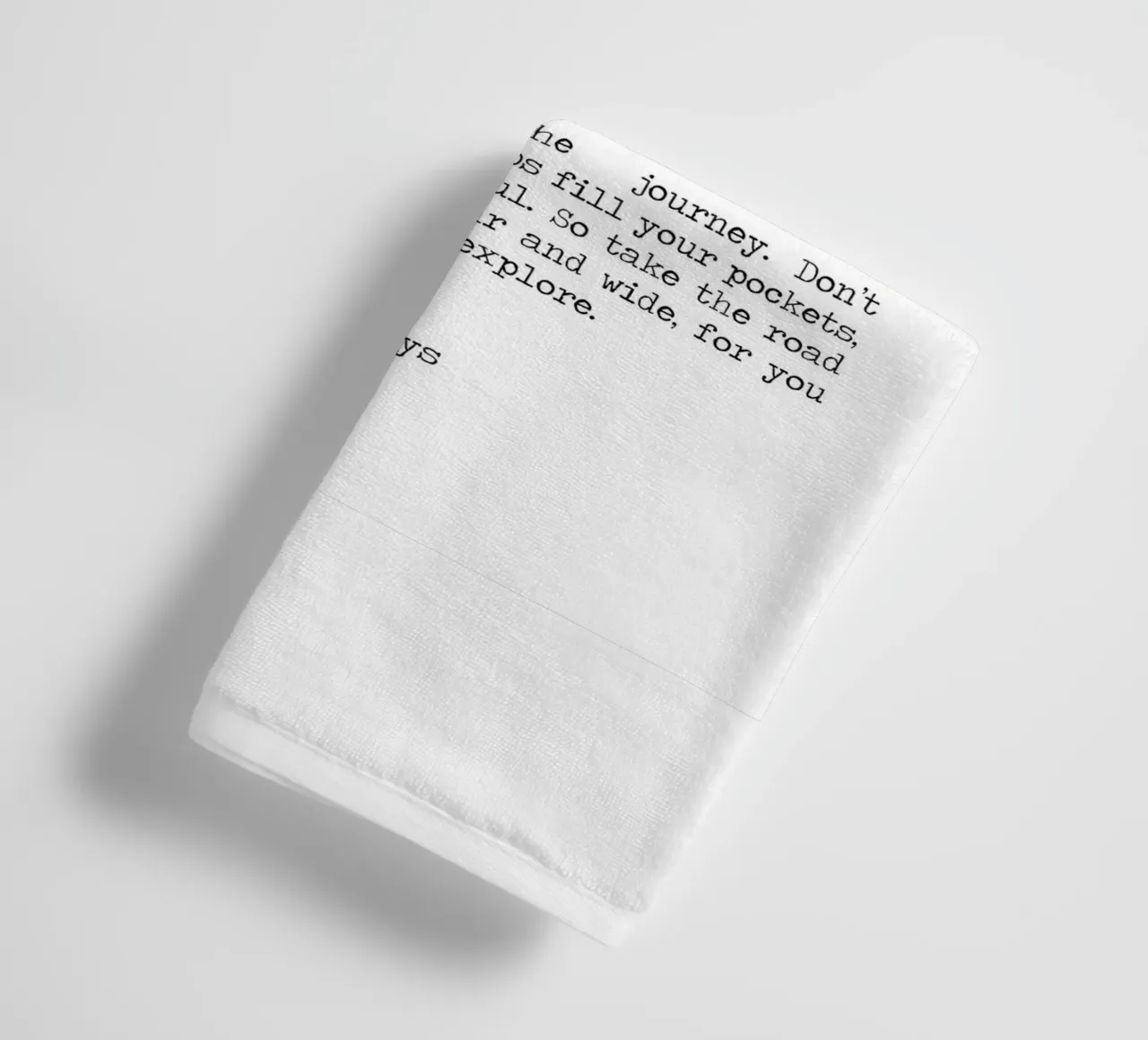 Viaggiare in modo errante A. W. Doys Citazione asciugamano da bagno da Summer Soul Co. - Quotes