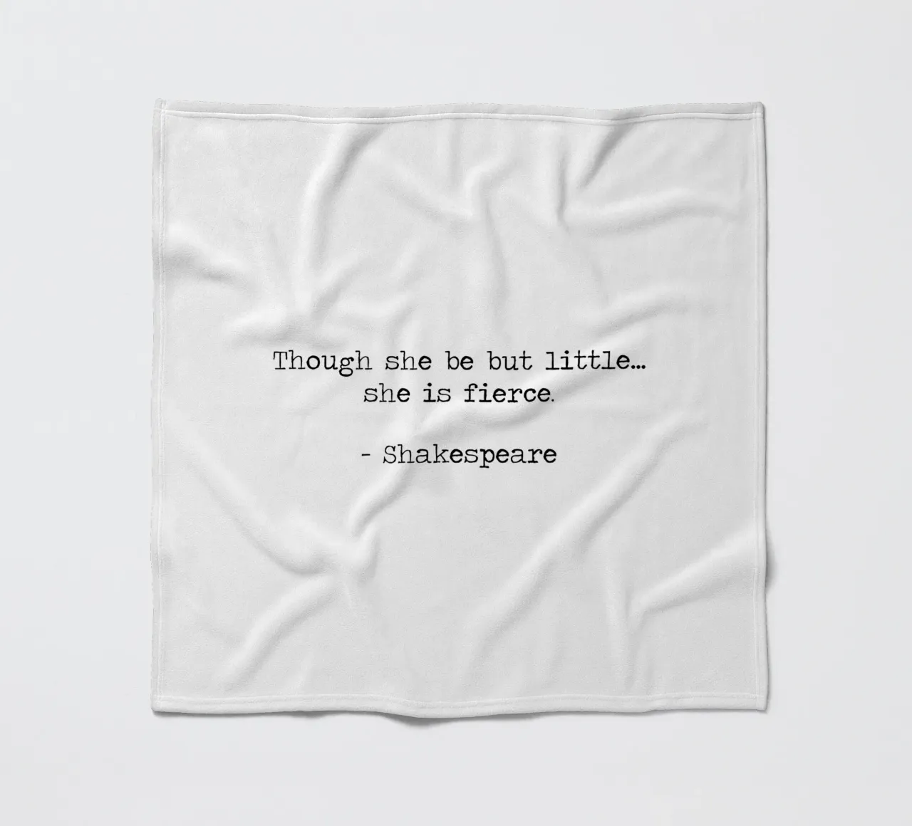 Obwohl sie klein ist, ist sie stark - Zitat Shakespeare Fleecedecke von Summer Soul Co. - Quotes