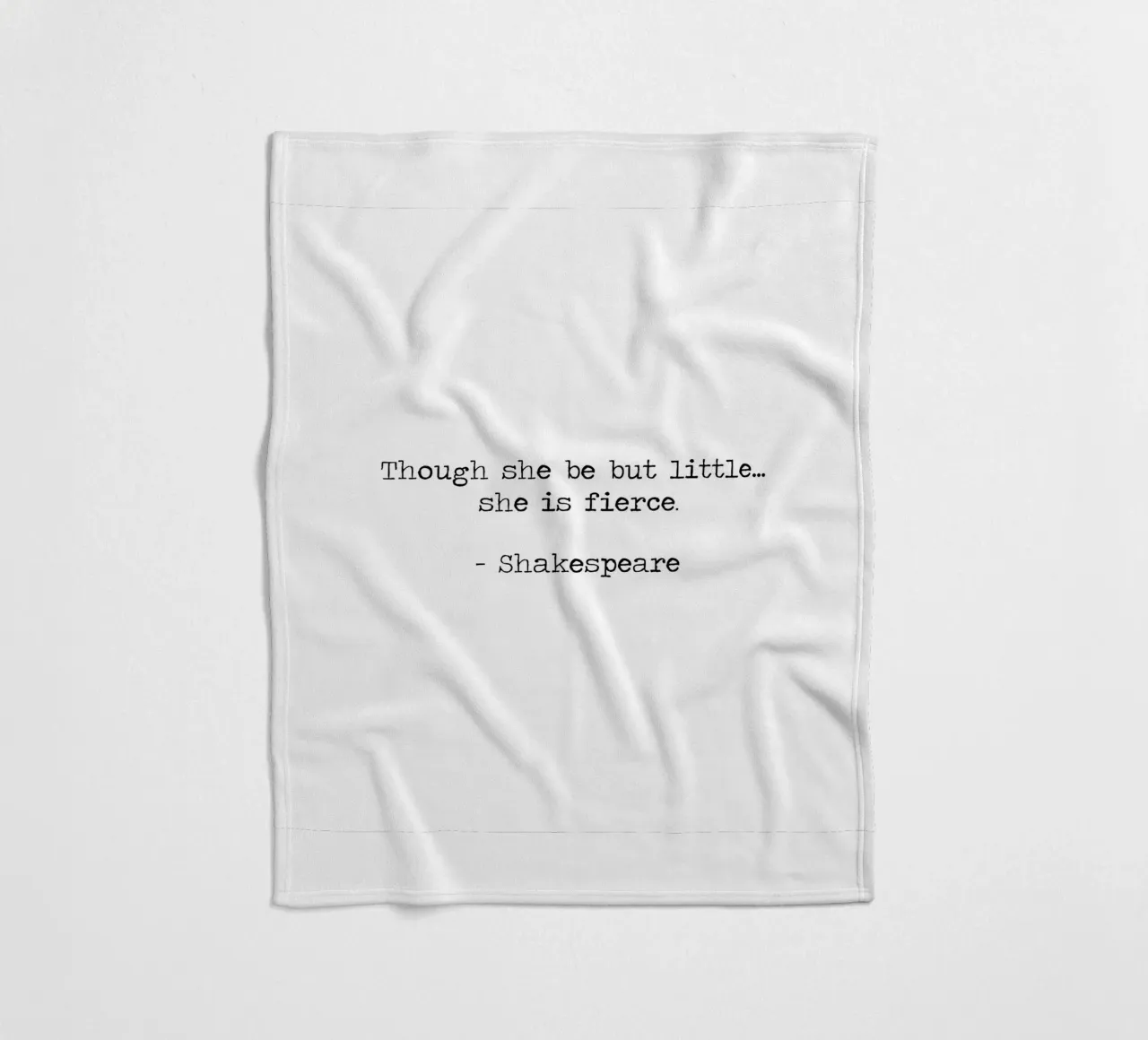 Obwohl sie klein ist, ist sie stark - Zitat Shakespeare Fleecedecke von Summer Soul Co. - Quotes