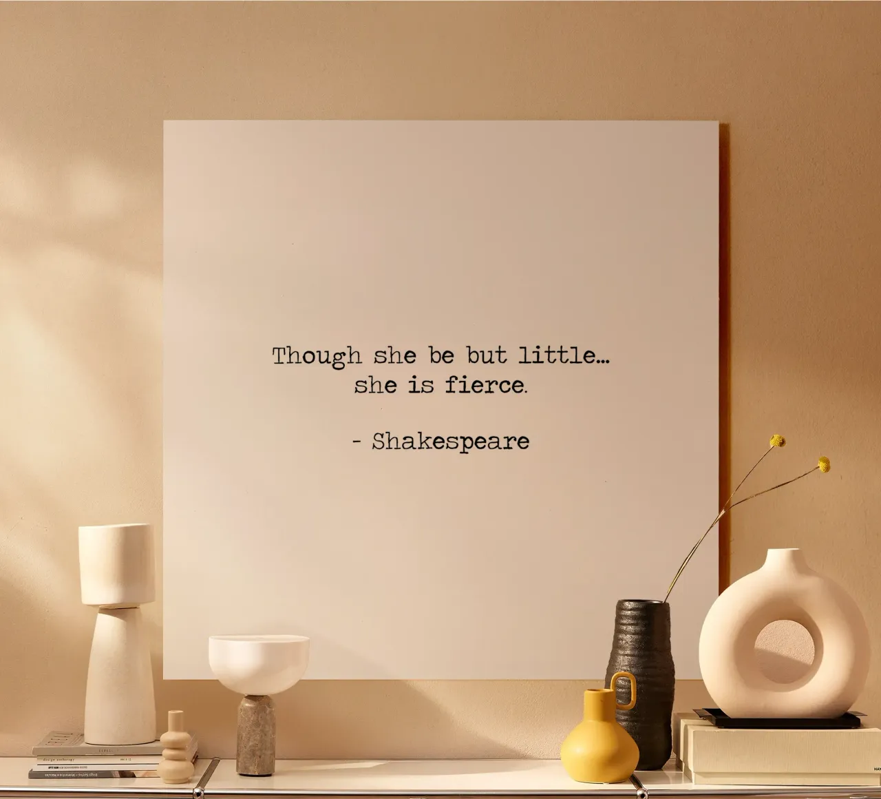 Obwohl sie klein ist, ist sie stark - Zitat Shakespeare Alu-Dibond von Summer Soul Co. - Quotes