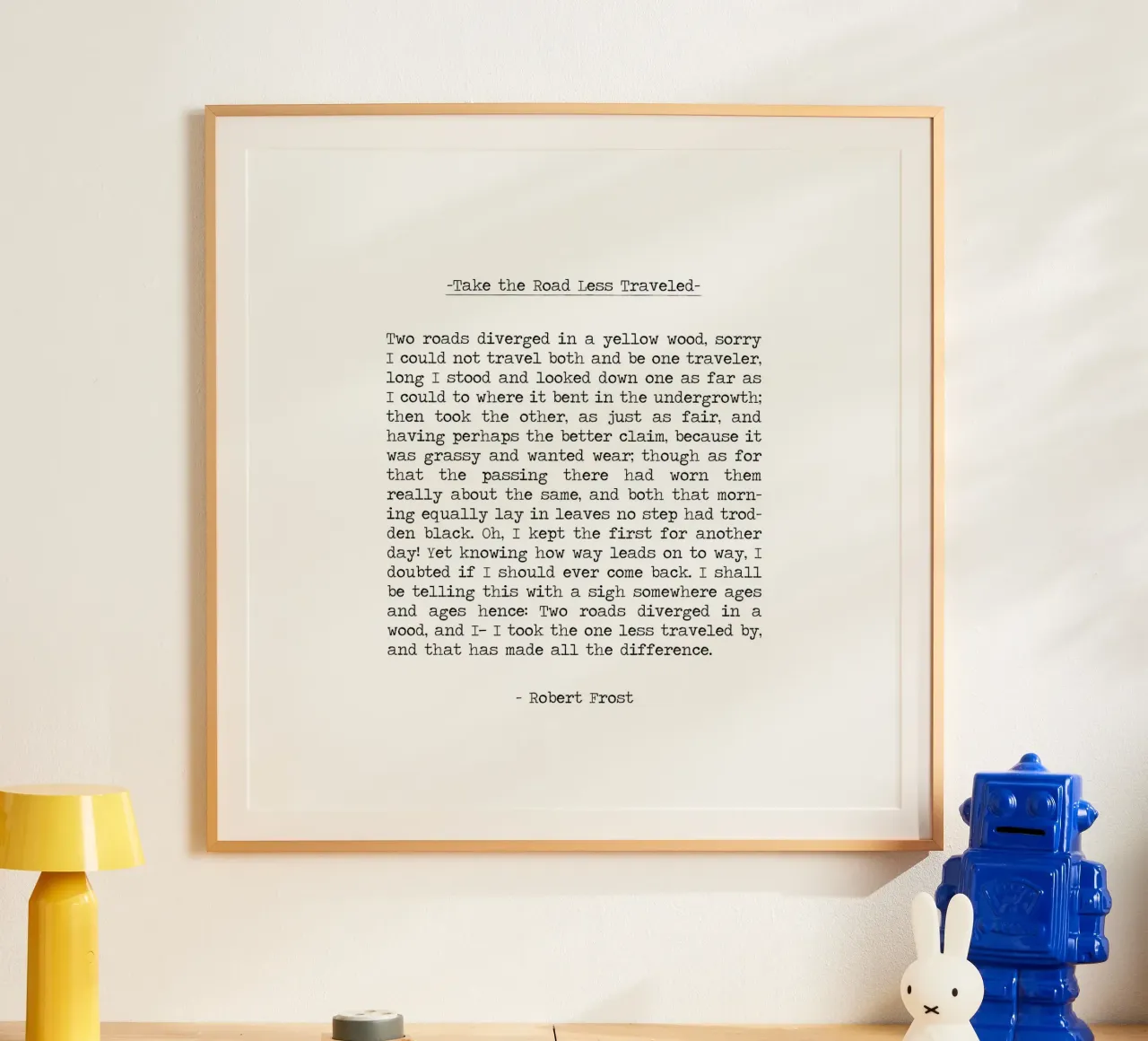 "Due strade si sono separate in un bosco giallo" - Robert Frost Citazione poster da Summer Soul Co. - Quotes