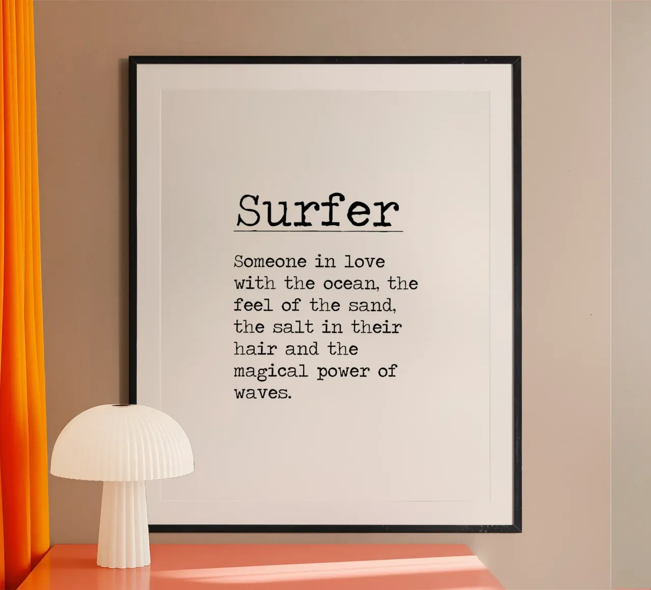 Surfer Surf Definition - Quote minimalist Poster mit Kunststoffrahmen von Summer Soul Co. - Quotes