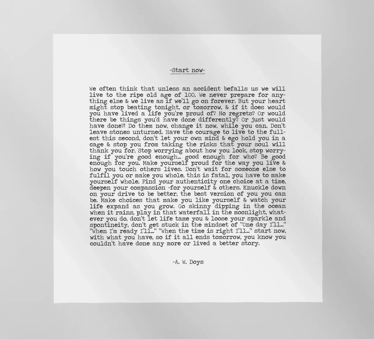 Iniziare ora, vivere il momento, non aspettare, vivere ora Citazione pellicola backlit da Summer Soul Co. - Quotes