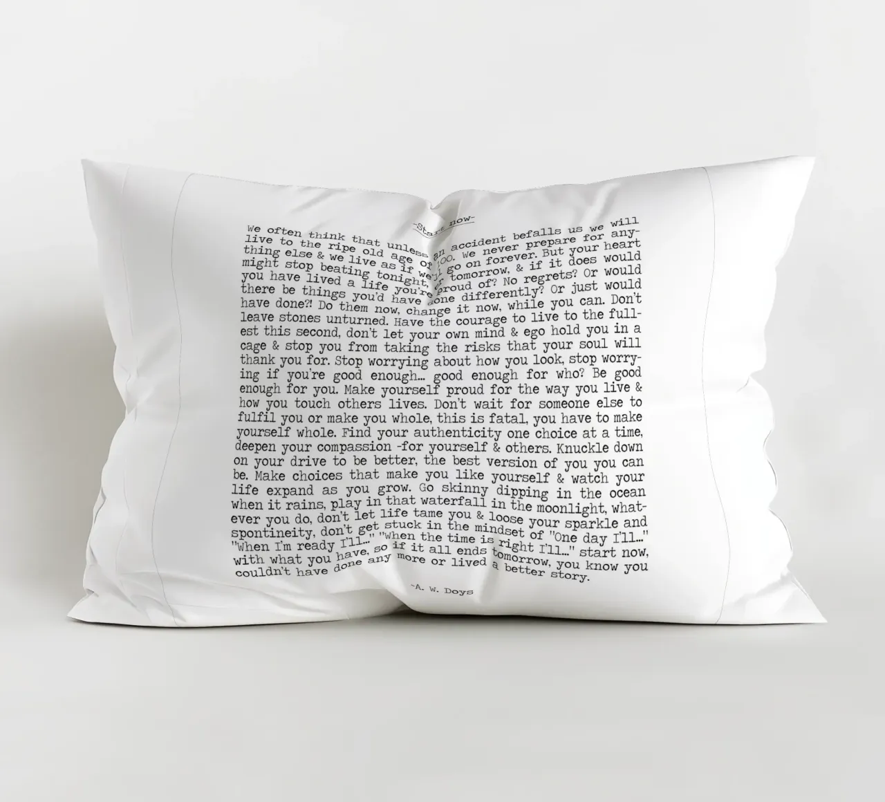 Iniziare ora, vivere il momento, non aspettare, vivere ora Citazione cuscino da Summer Soul Co. - Quotes