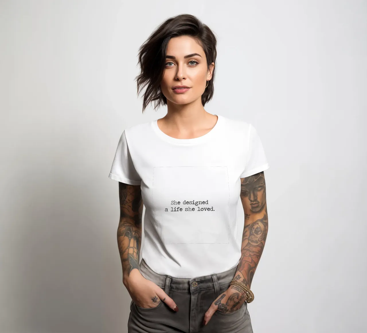 "Sie entwarf ein Leben, das sie liebte" Zitat schwarz-weiß Frauen T-Shirt von Summer Soul Co. - Quotes