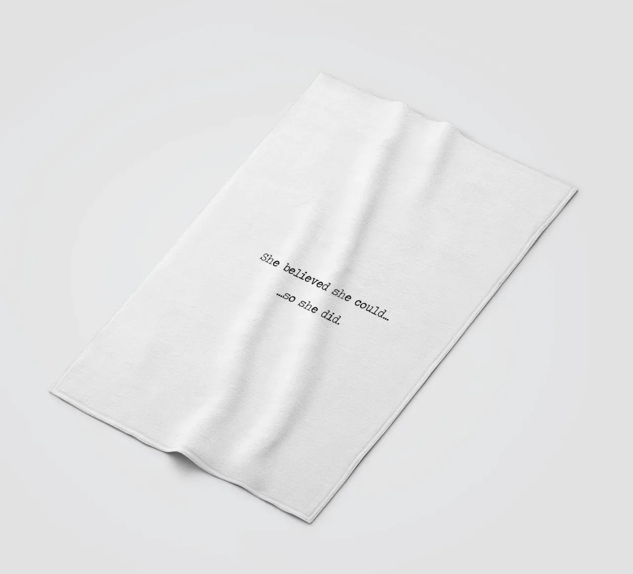 Sie glaubte, dass sie es könnte, also tat sie es - Zitat Word Art Fleecedecke von Summer Soul Co. - Quotes