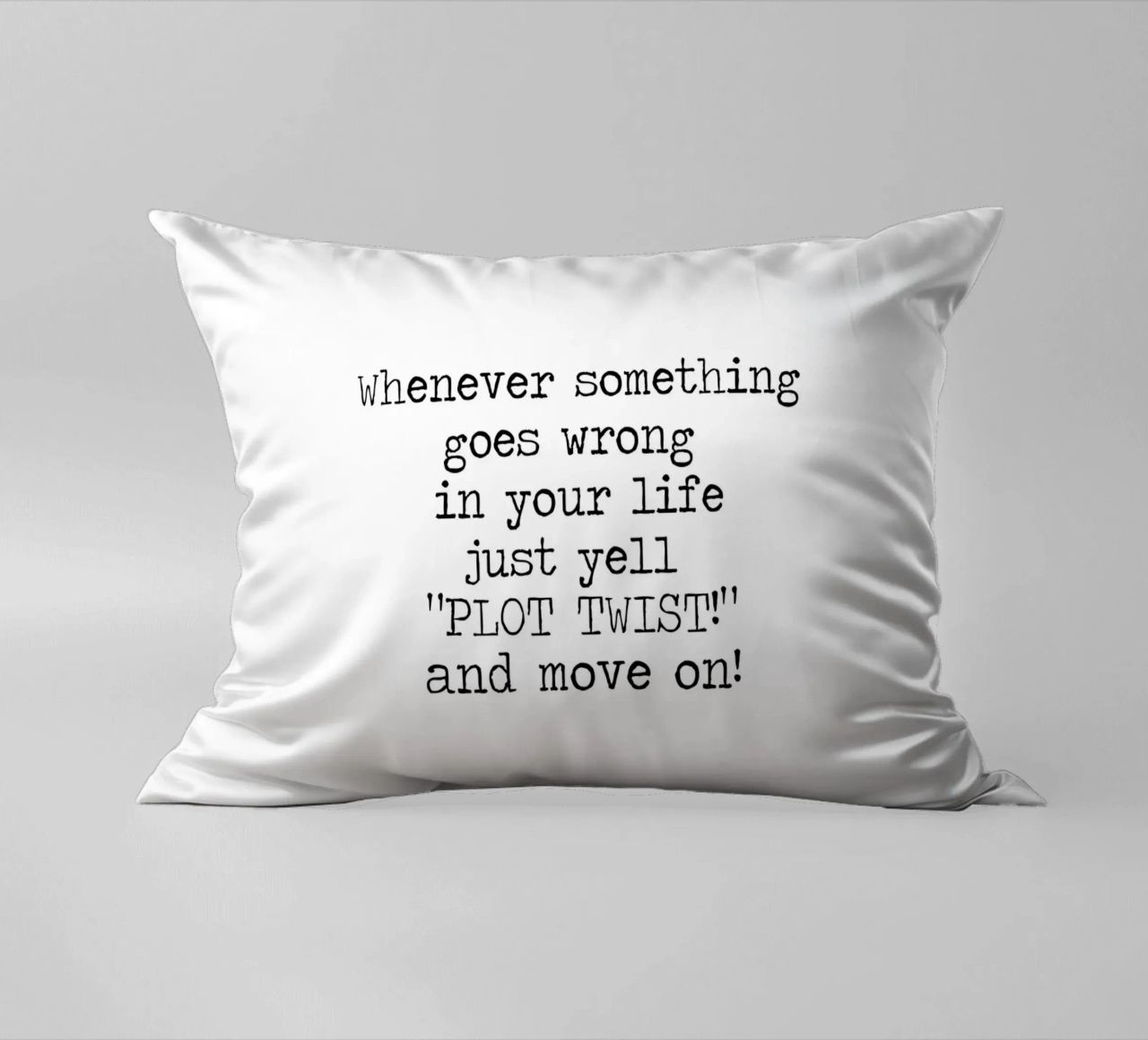 Ogni volta che qualcosa va storto urlate semplicemente colpo di scena! Citazione cuscino da Summer Soul Co. - Quotes