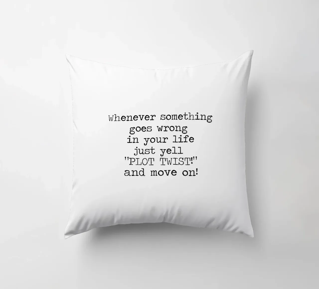 Ogni volta che qualcosa va storto urlate semplicemente colpo di scena! Citazione cuscino da Summer Soul Co. - Quotes