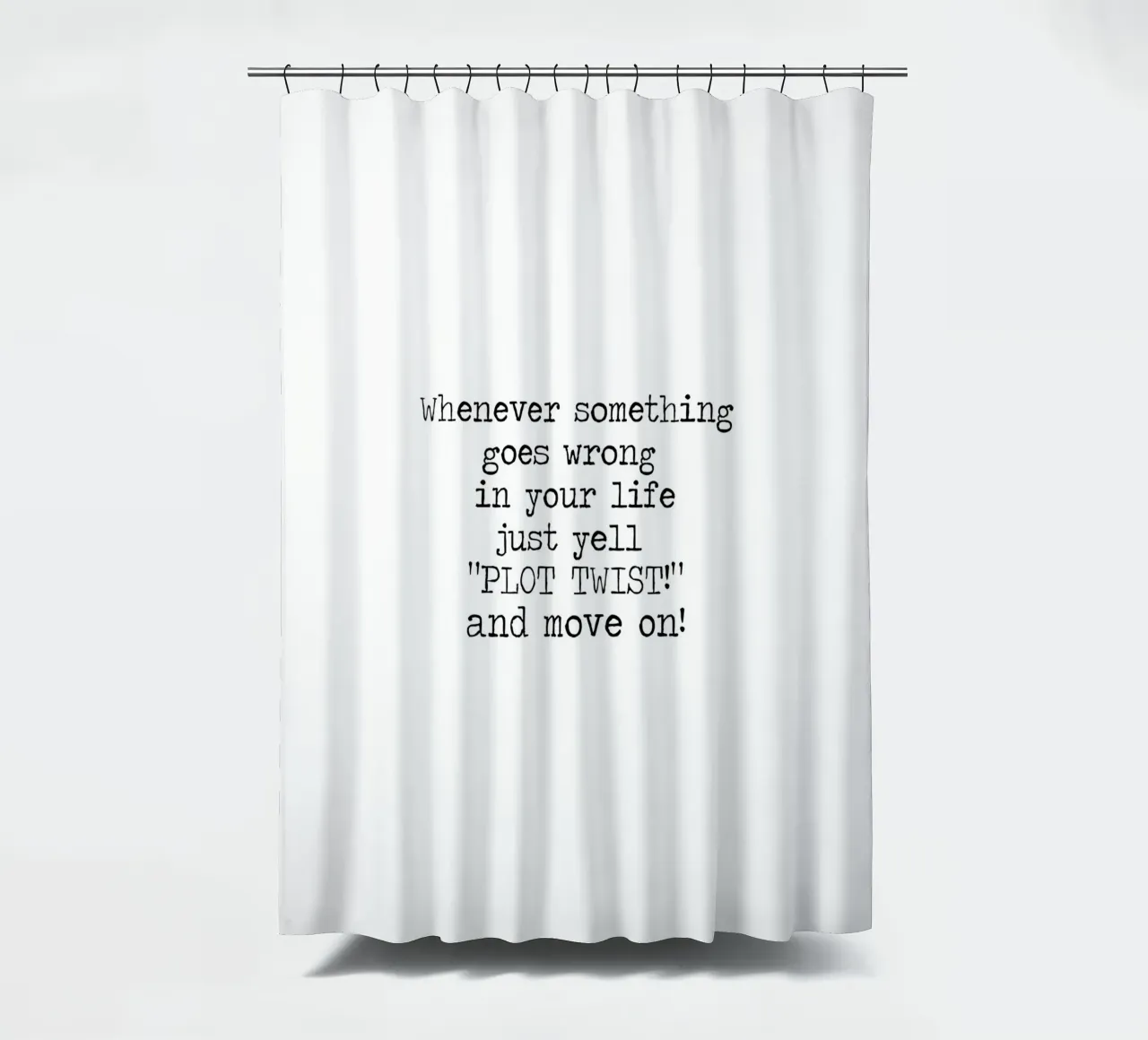 Immer, wenn etwas schief geht, schreien Sie einfach "Plot Twist"! Zitat Duschvorhang von Summer Soul Co. - Quotes