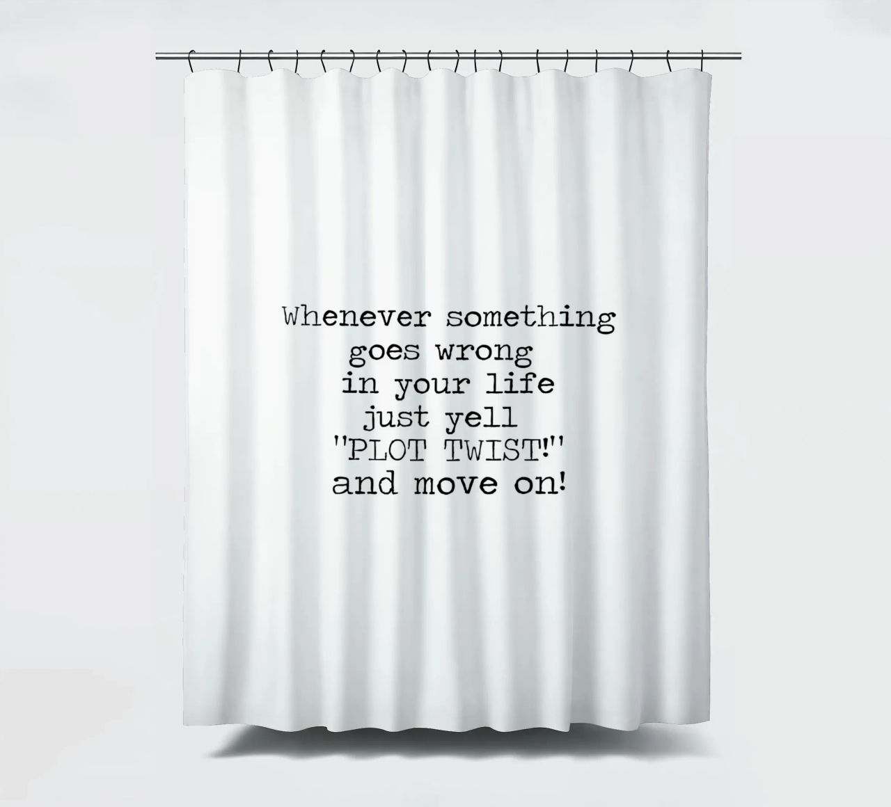 Immer, wenn etwas schief geht, schreien Sie einfach "Plot Twist"! Zitat Duschvorhang von Summer Soul Co. - Quotes
