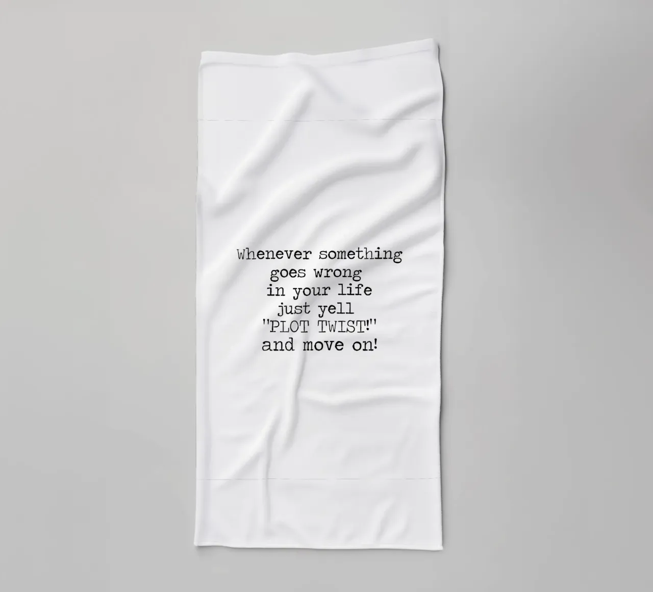 Immer, wenn etwas schief geht, schreien Sie einfach "Plot Twist"! Zitat Handtuch von Summer Soul Co. - Quotes