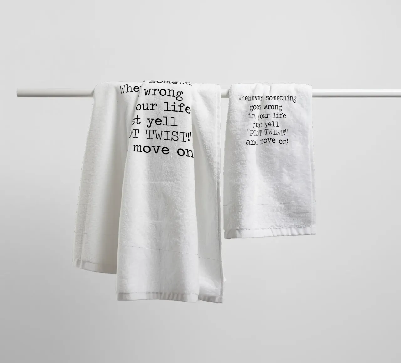 Immer, wenn etwas schief geht, schreien Sie einfach "Plot Twist"! Zitat Handtuch von Summer Soul Co. - Quotes