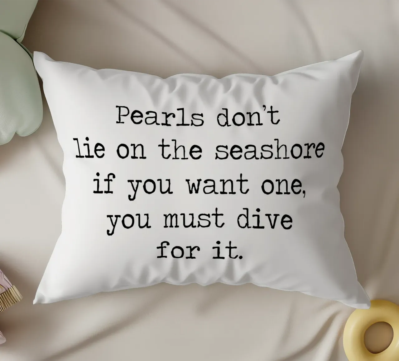 Le perle non giacciono in riva al mare - proverbio cinese sull'amore cuscino da Summer Soul Co. - Quotes