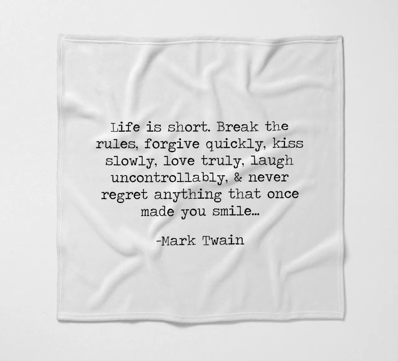 La vita è breve, infrangi le regole - Mark Twain Citazione coperta in pile da Summer Soul Co. - Quotes