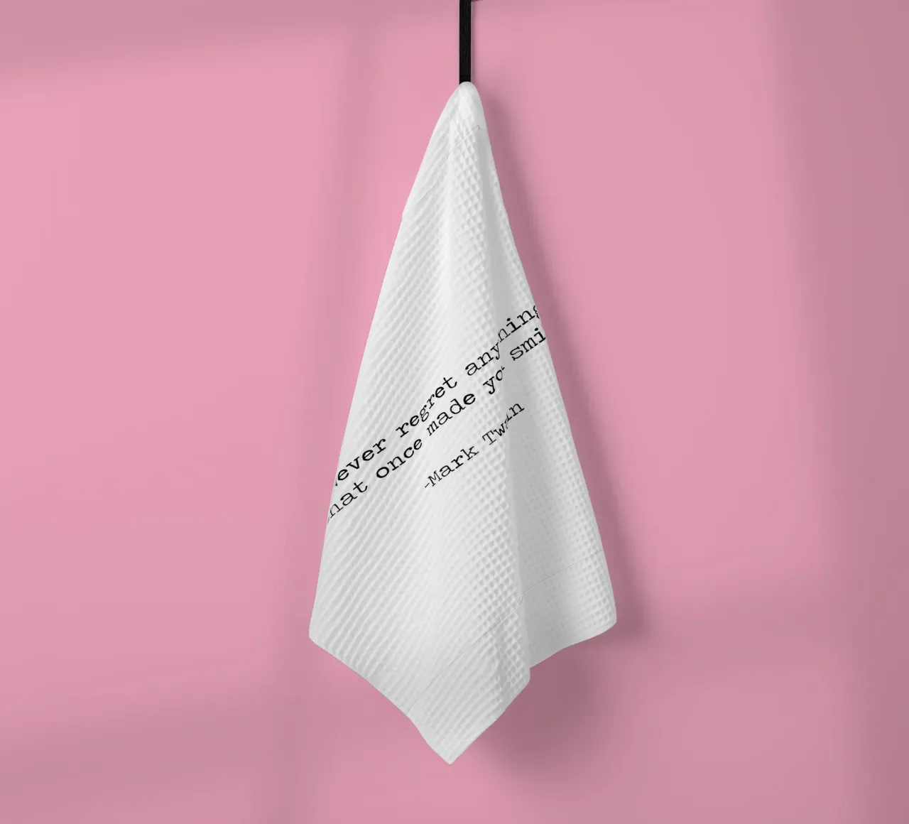 Non rimpiangere mai nulla che ti abbia fatto sorridere -Mark Twain canovaccio da cucina da Summer Soul Co. - Quotes