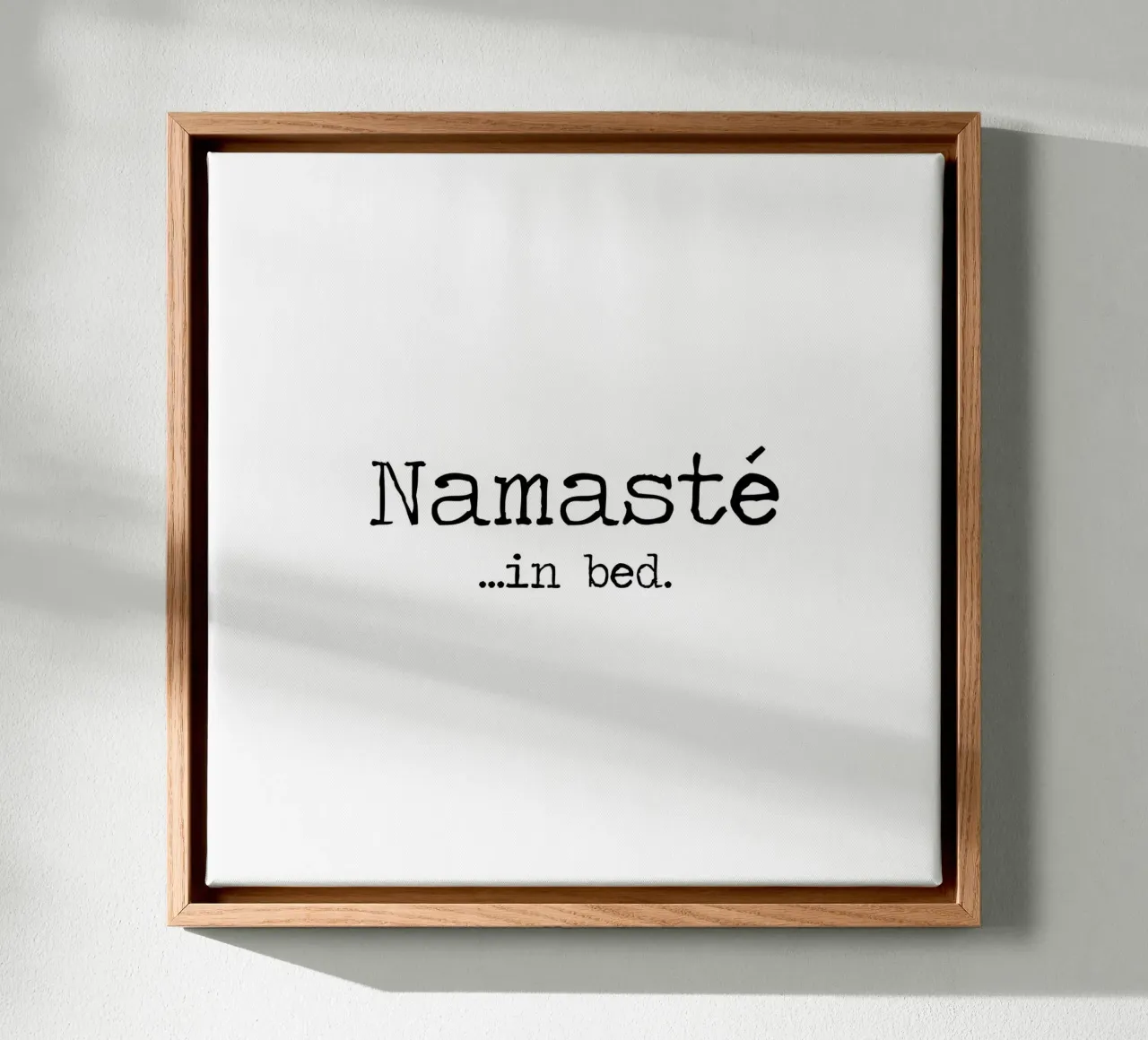Namasté im Bett Zitat minimalistisch schwarz und weiß Schreibmaschine Leinwand mit Schattenfugenrahmen von Summer Soul Co. - Quotes