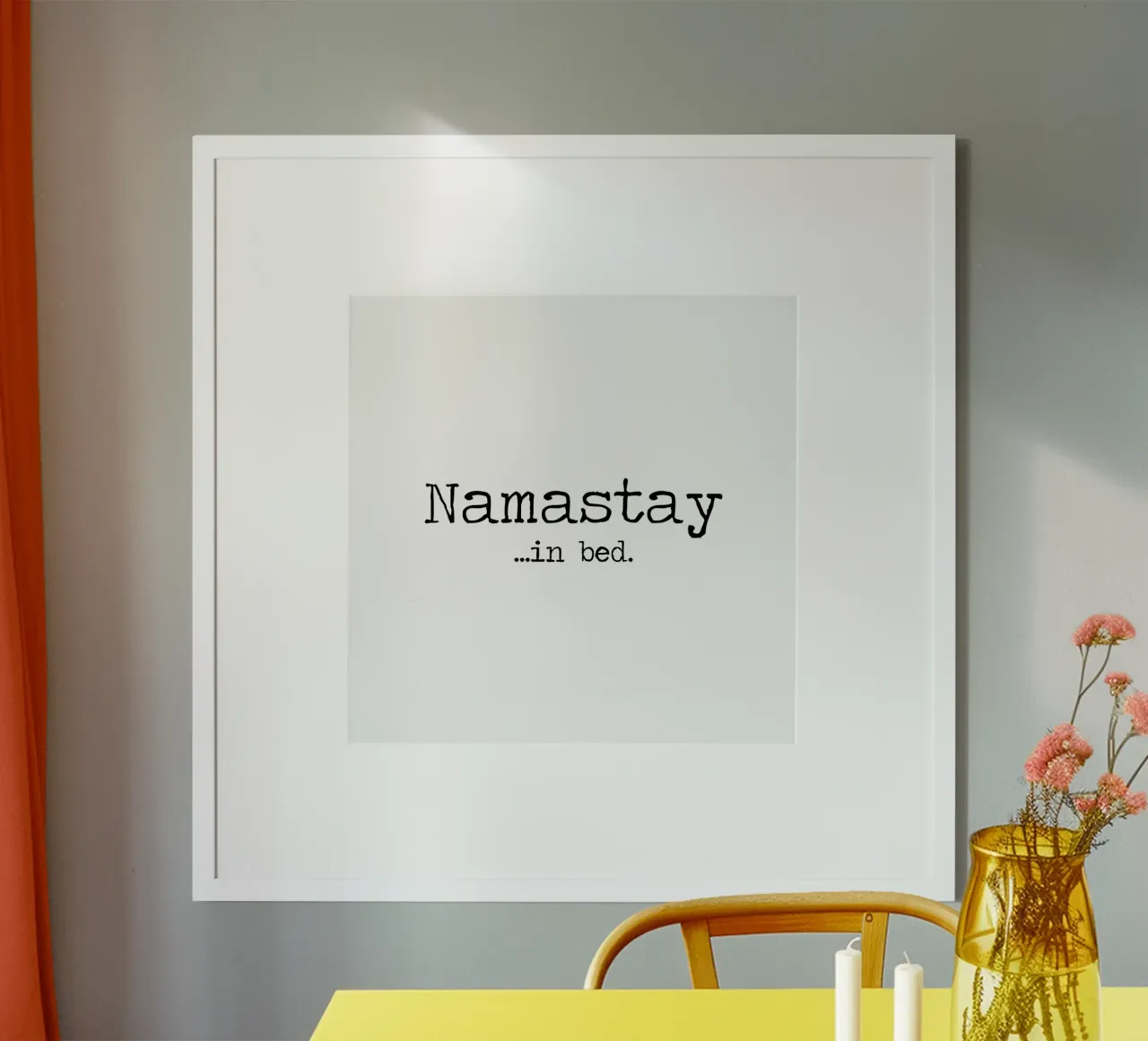 Namastay in Bed Quote minimalista in bianco e nero Yoga art poster con telaio in legno da Summer Soul Co. - Quotes