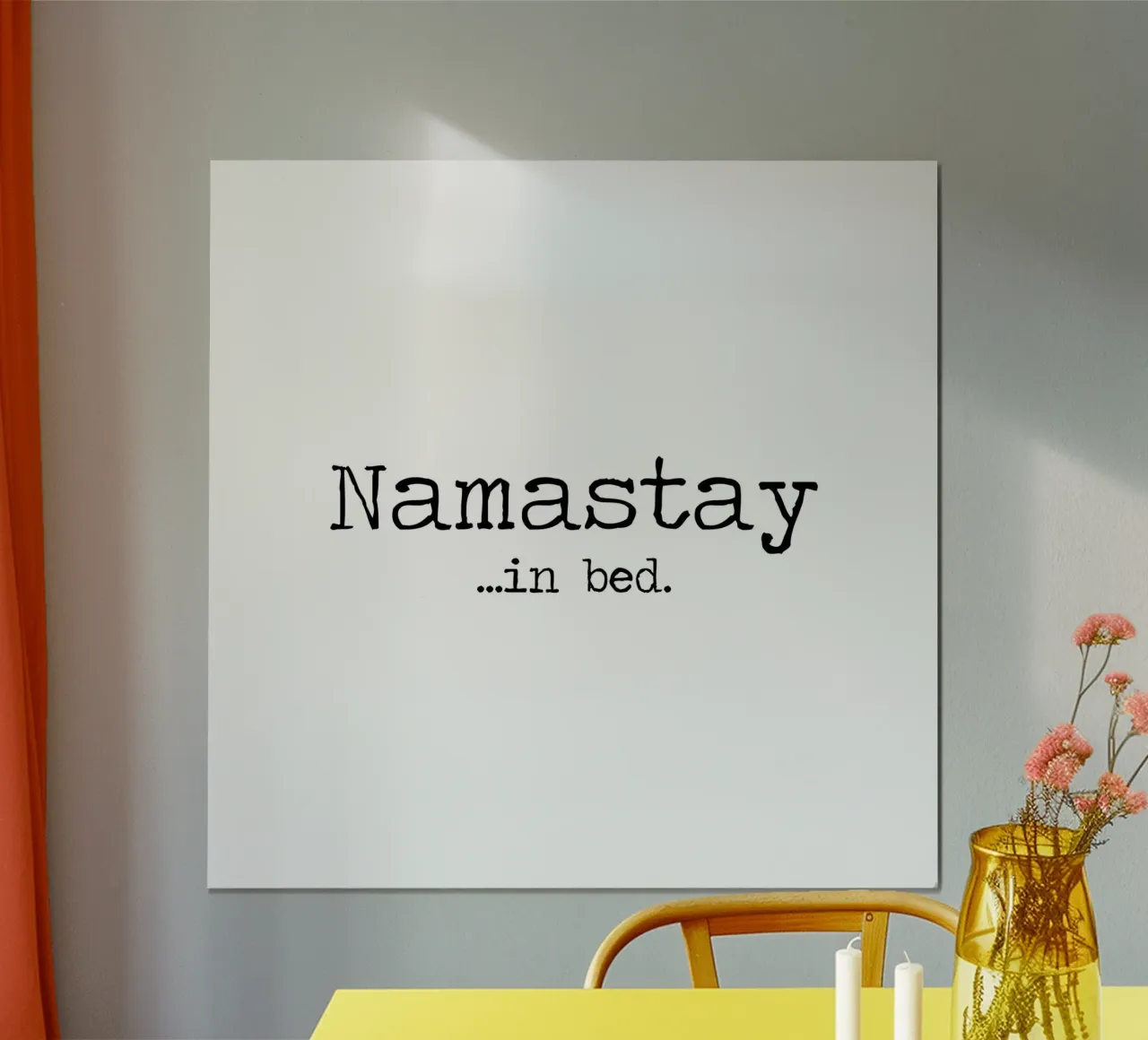 Namastay in Bed Quote minimalista in bianco e nero Yoga art poster con telaio in legno da Summer Soul Co. - Quotes
