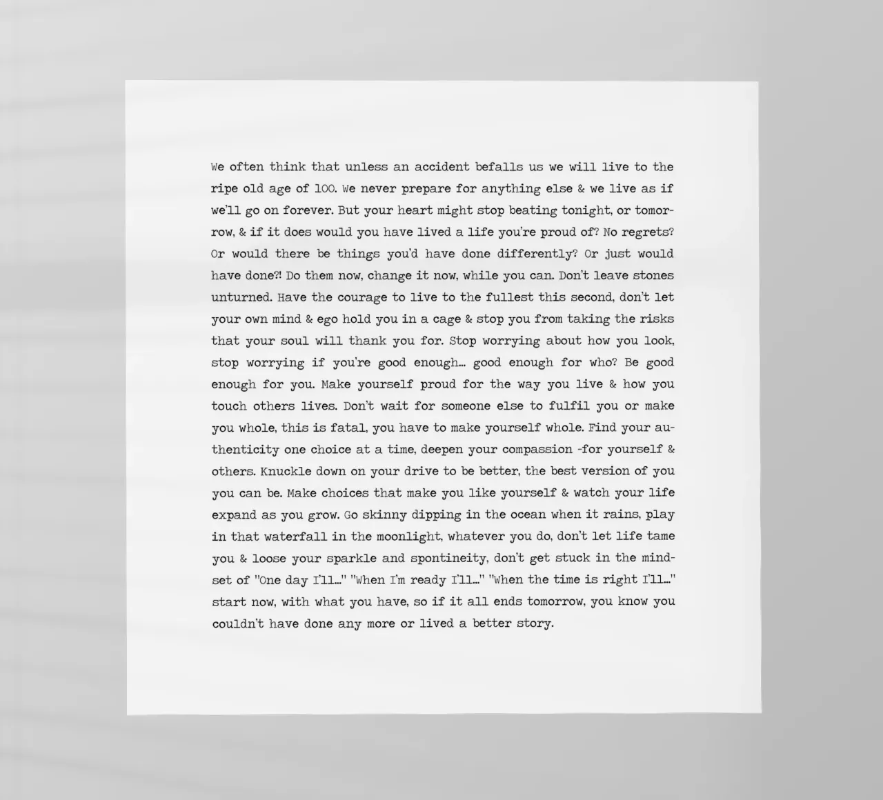 Life Live Now Citazione minimalista in bianco e nero pellicola backlit da Summer Soul Co. - Quotes