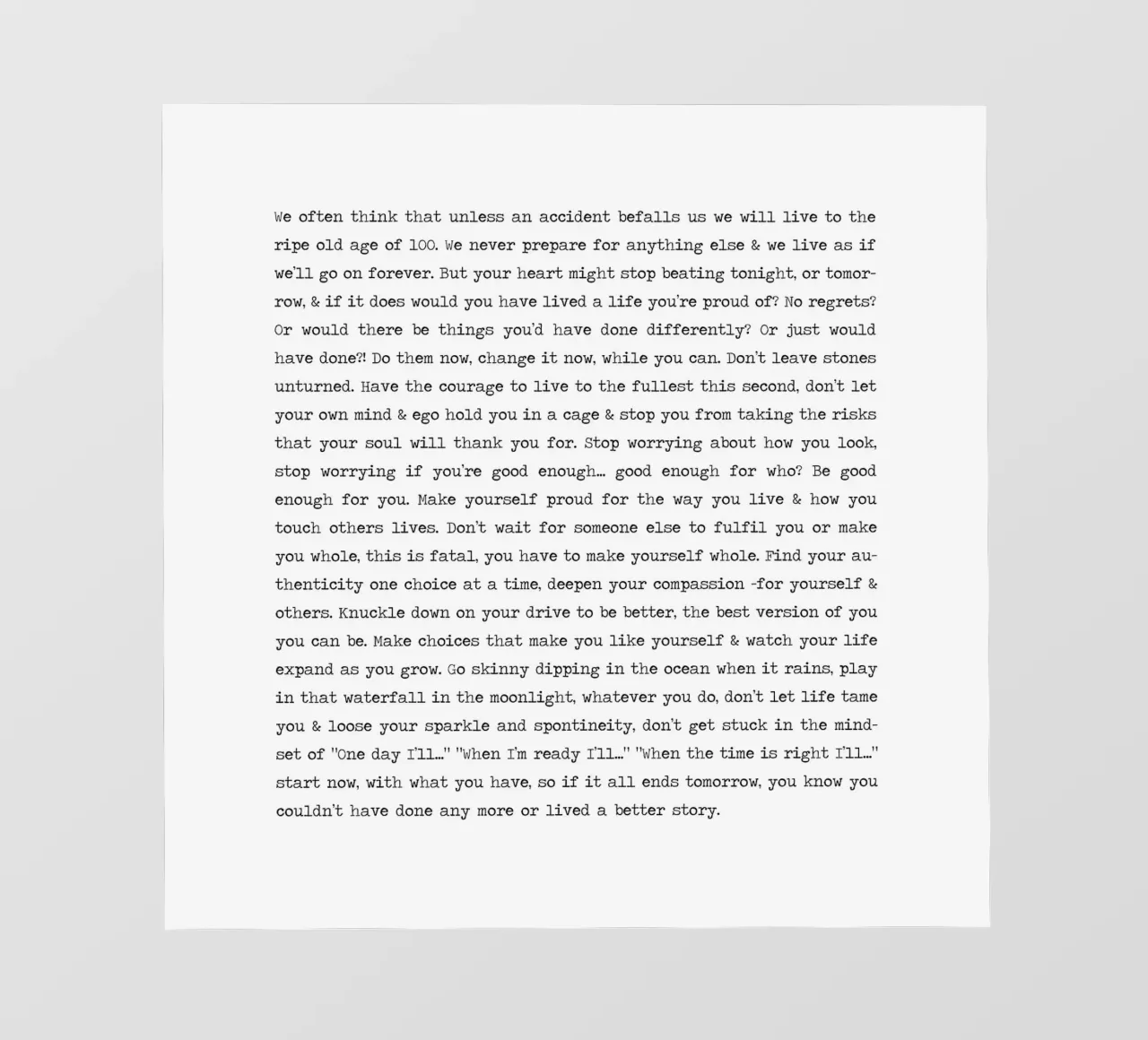 Life Live Now Citazione minimalista in bianco e nero pellicola backlit da Summer Soul Co. - Quotes