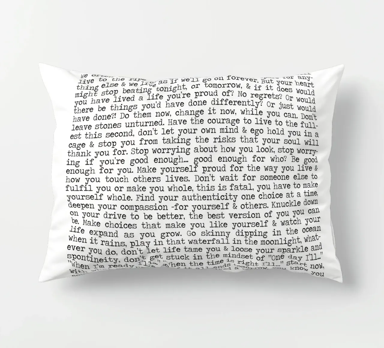 Live Now A W Doys citazione minimalista in bianco e nero cuscino da Summer Soul Co. - Quotes