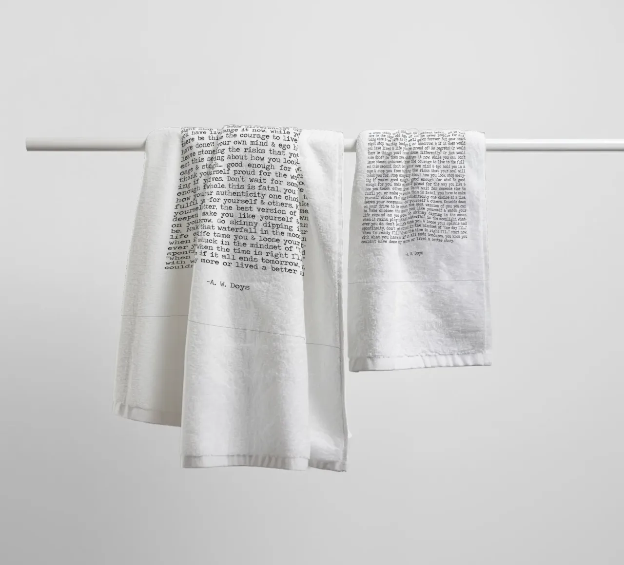Live Now A W Doys minimalistisch schwarz und weiß Zitat Handtuch von Summer Soul Co. - Quotes