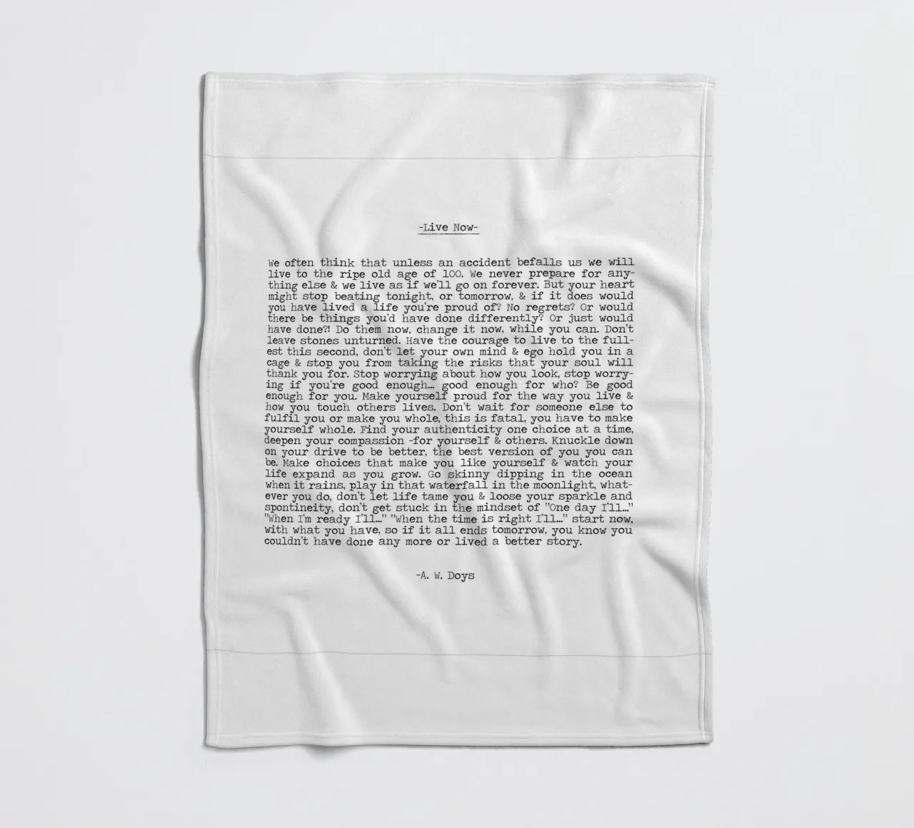Live Now A W Doys citation minimaliste en noir et blanc plaid polaire de Summer Soul Co. - Quotes
