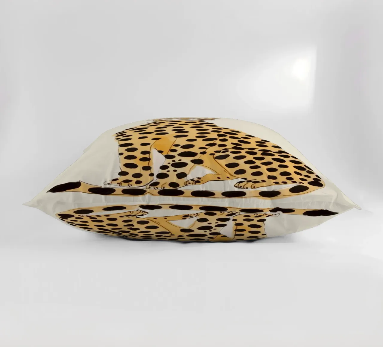 Sitting Leo cuscino da treechild