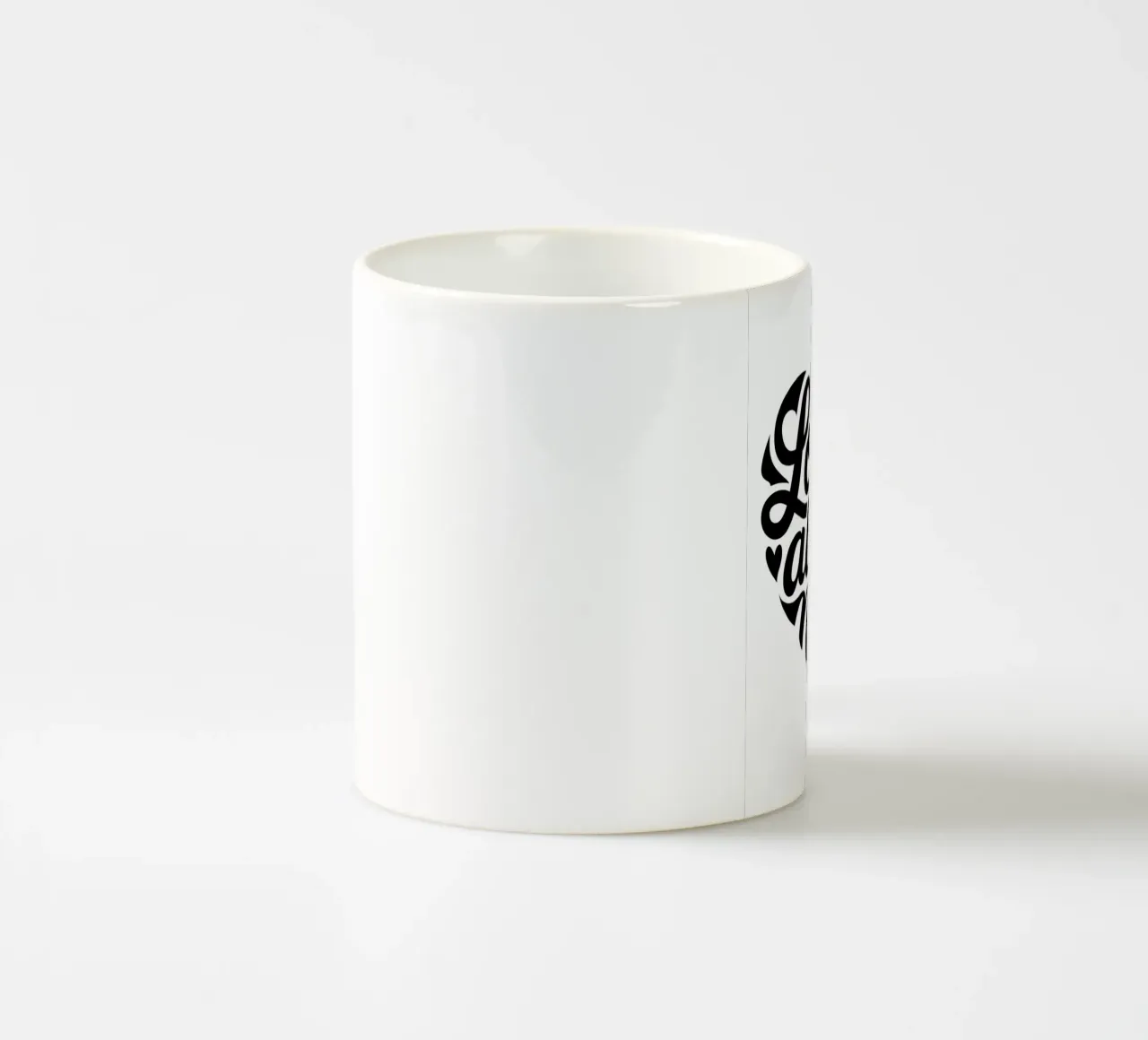 L'amore è tutto ciò che serve. tazza in ceramica da logic