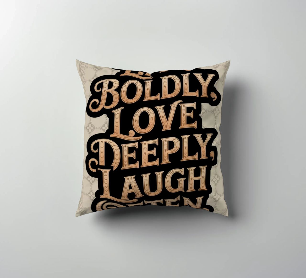 VIVERE CON CORAGGIO, AMARE PROFONDAMENTE, RIDERE SPESSO. cuscino da logic