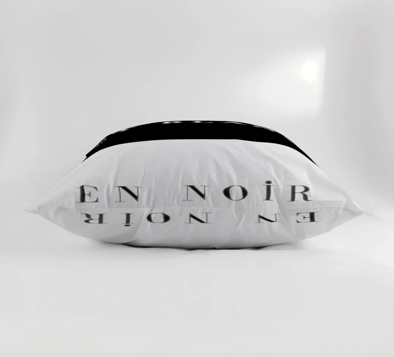 Et blanc en noir cuscino da Danny Ivan