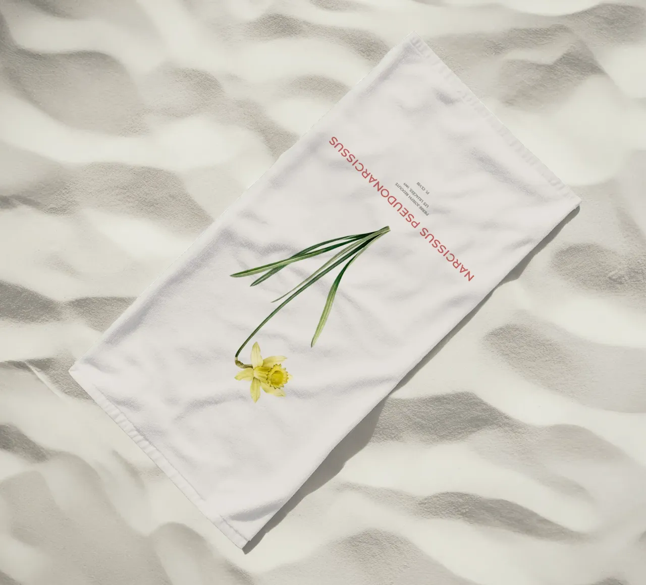 Fastenlilie oder Narcissus pseudonarcissus Strandtuch von Vintagrafica