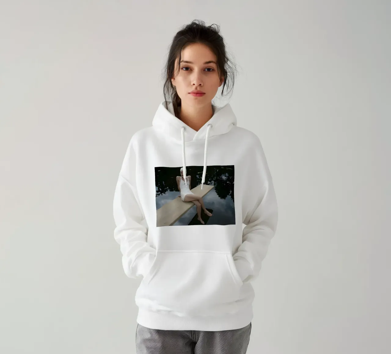 Atonement ,Swimming Pool felpa con cappuccio da Attaboy Dsgn