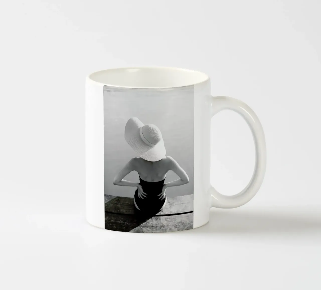 Beach Girl tazza in ceramica da Jovana Rikalo